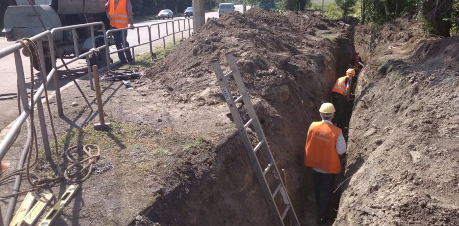 У Черкасах на вул. Одеській оновлюють водогін