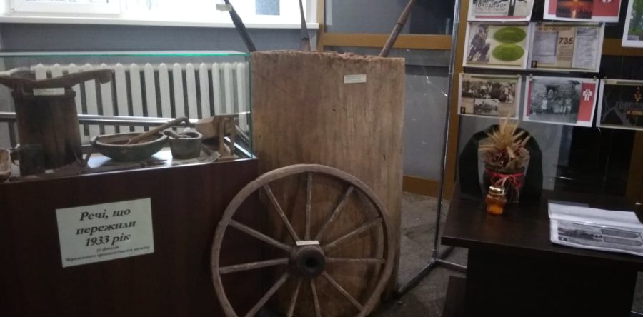У Черкаській мерії презентували виставку до роковин Голодомору
