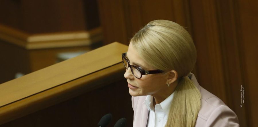 На момент початку президентських перегонів Тимошенко ледь не вдвічі випереджає Порошенка за результатами соціологічних досліджень. На другому місці Зеленський