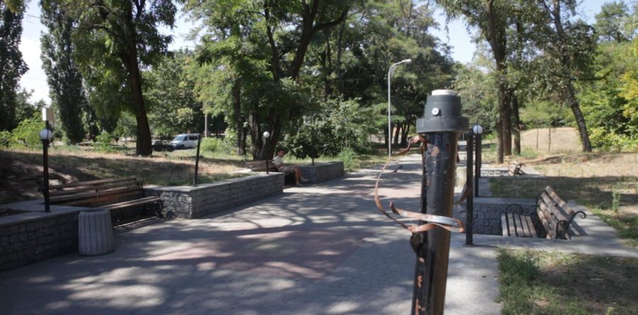 Вандали знищили освітлення на вході до парку Сосновий бір