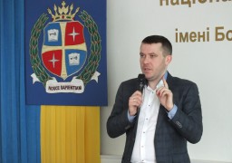 Народний депутат зустрівся із черкаськими студентами