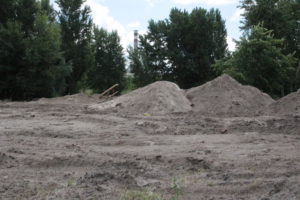 Замість пляжу звалище будівельних відходів