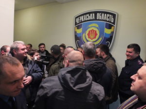 Громадськість вигнала полковника з приміщення поліції