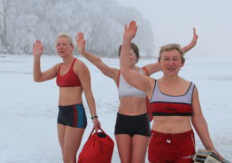 Черкащан не лякає 10-градусний мороз. Вони полюбляють зимою купатися в Дніпрі