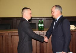 Голова СБУ передав співробітникам у Черкасах сертифікати на квартири