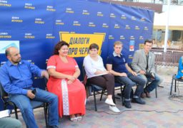 У середмісті Черкас говорили про реформування української освіти