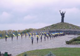 До Дня визволення України черкащани поклали квіти до меморіалу на Пагорбі Слави