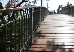 У Черкасах після реконструкції відкрили Міст кохання