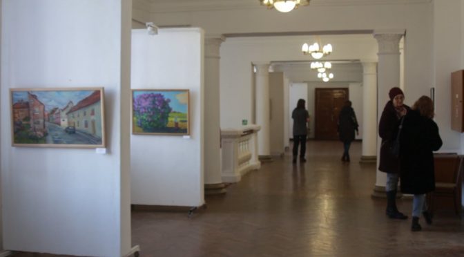 У Черкасах відбулася виставка живопису, графіки та розпису по шовку Лариси Дем’янишиної