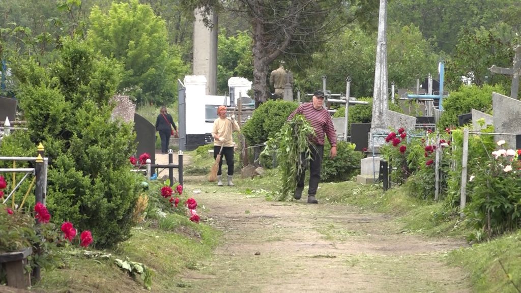 Поминальні дні відбудуться на всіх кладовищах Сміли одночасно