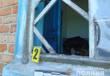 Зловмисник вночі проник в будинок жительки Городища, побив її та намагався задушити. Жінка прикинулася мертвою. Він забрав гроші та втік з місця події. Зловмисника затримано, грошові кошти вилучено. Дії затриманого кваліфіковані слідчими за статтею 187 Кримінального кодексу України.