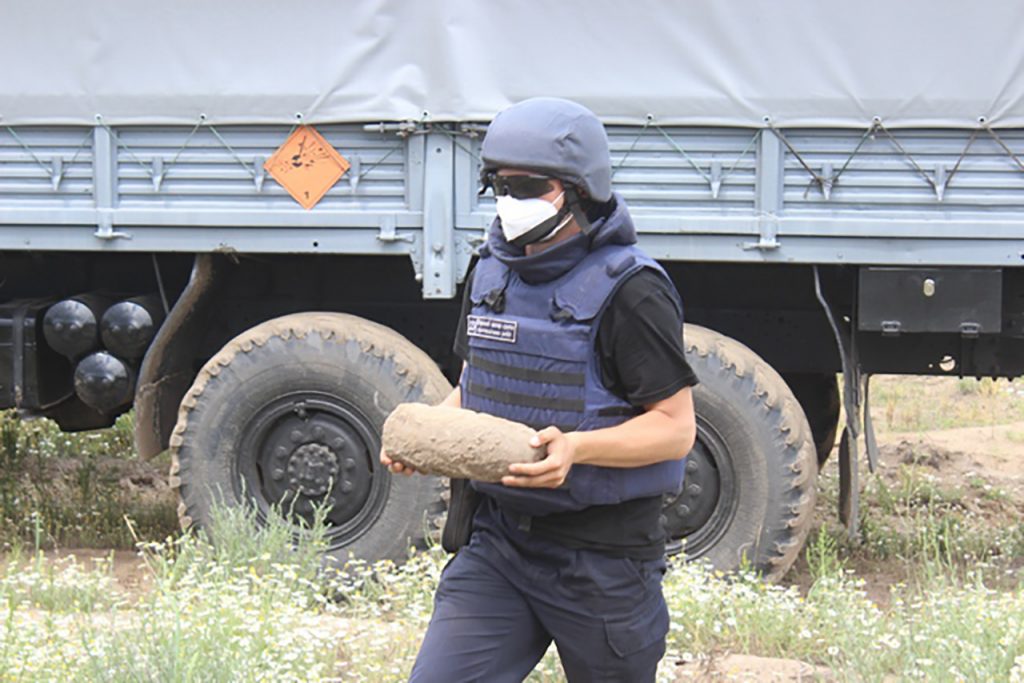 17 червня в Черкасах під час виконання земляних робіт на вулиці Героїв Дніпра робітники виявили небезпечний предмет часів Другої світової війни. Після повідомлення до Служби порятунку всі роботи на будівельному майданчику було призупинено.