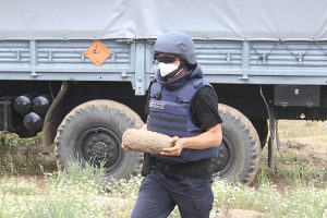 17 червня в Черкасах під час виконання земляних робіт на вулиці Героїв Дніпра робітники виявили небезпечний предмет часів Другої світової війни. Після повідомлення до Служби порятунку всі роботи на будівельному майданчику було призупинено.
