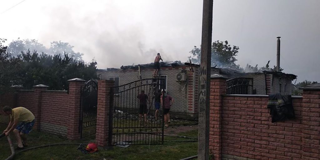 У Хуторах через влучання блискавки горів житловий будинок