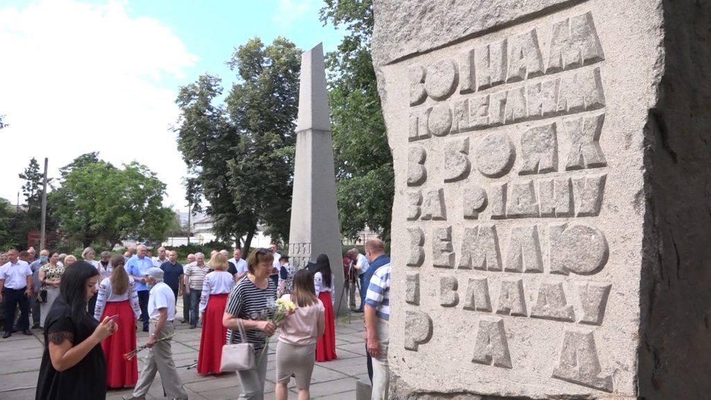 у Смілі організували і провели мітинг-реквієм біля Меморіалу Слави