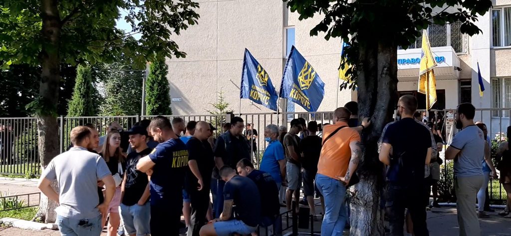 Четверо ветеранів АТО, які підозрюються нібито у побитті представників антиукраїнських сил, вийшли під нічний домашній арешт строком на 60 діб