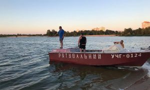 24 червня у Черкасах, за 30 метрів від берега, в акваторії пляжу "Живчик". Ввечері, о 19:30, під час катання на катамарані до води упав та почав тонути 7-річний хлопчик. Разом із ним коло катамарана перебував його батько, який одразу кинувся на порятунок малого. Помітивши небезпеку, з берега на допомогу припливли небайдужі відпочивальники.