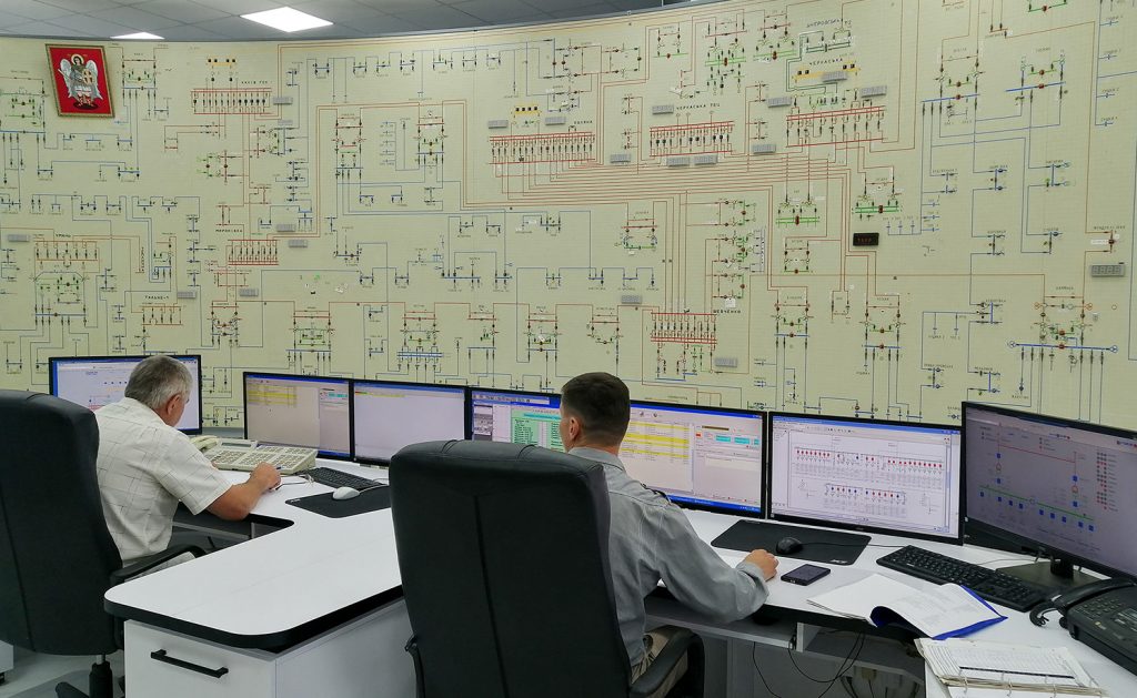 У її підпорядкуванні знаходяться 22 диспетчерські служби відокремлених структурних підрозділів районів електричних мереж та диспетчерська Уманських високовольтних мереж. Саме тут розробляють та погоджують графіки планових відключень і одними з найперших дізнаються про аварійні ситуації.