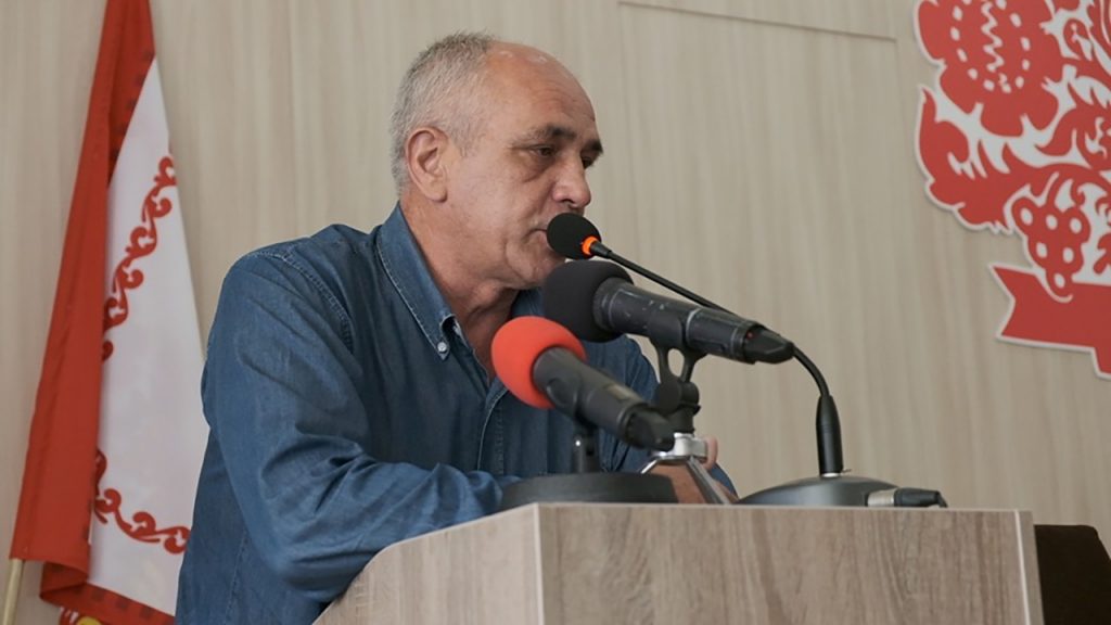 Депутат Ігор Кіта пропонує помітити спеціальними фішками місця розташування зливових решіток, щоб "водії самостійно могли почистити зливову каналізацію".