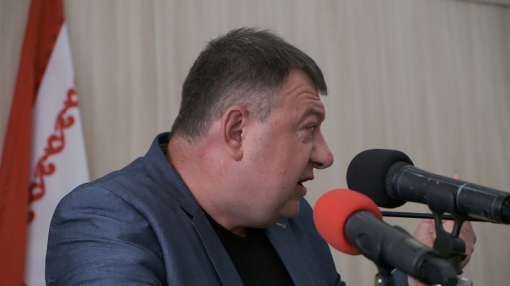 Олександр Радуцький, депутат фракції "Європейська солідарність", піддав жорсткій критиці карантинні обмеження та попросив міського голову Бондаренка звільнити чиновників, що не виконують розпорядження мера і не повертають 56-м черкаським ОСББ кошти за роботи, закриті актами ще рік тому.
