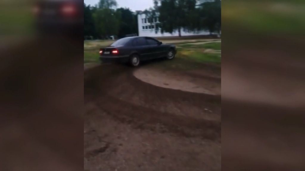 У Смілі на території школи влаштували авторалі