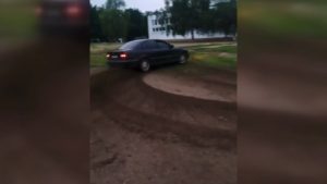 У Смілі на території школи влаштували авторалі