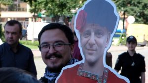 Жителі Черкас зібралися перед обласною адміністрацією на знак протесту проти прийняття законопроекту № 2362 авторства "слуги народу" Макса Бужанського