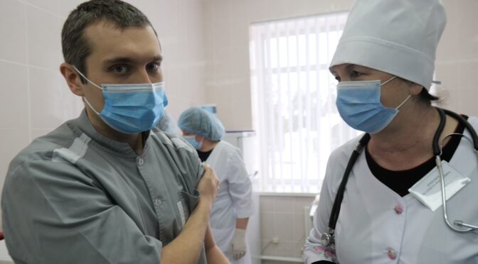 Черкаський лікар Євген Горенко першим в Україні вакцинувався від коронавірусу