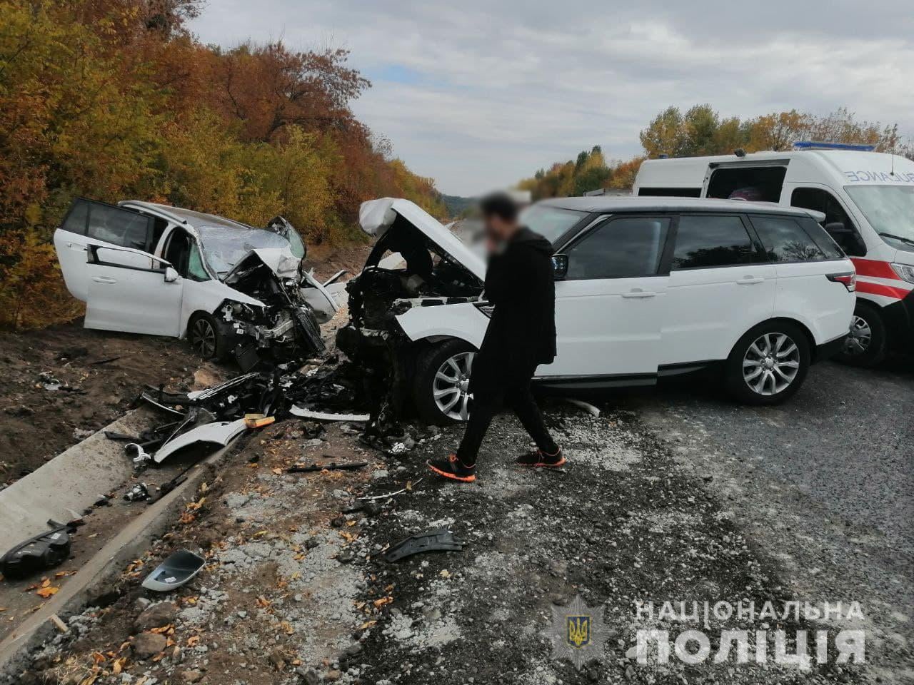 на автодорозі Н-16 між селами Княжа та Багачівка Звенигородського району зіштовхнулись автомобілі Range Rover та Citroën