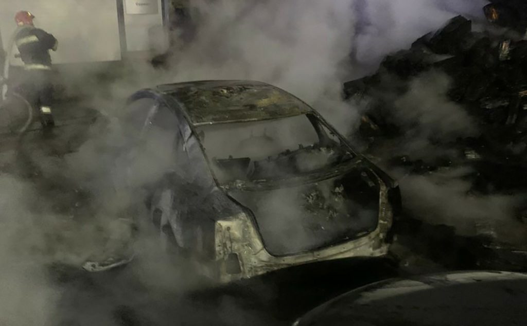на вулиці Смілянській на території ТОВ «Колос-авто», виникла пожежа