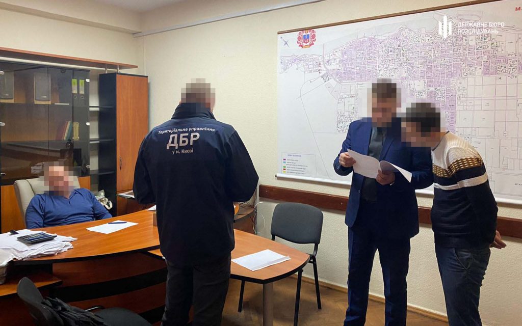 обшук у департаменті жкк