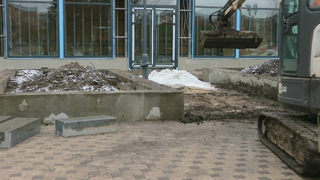 будівництво за драмтеатром