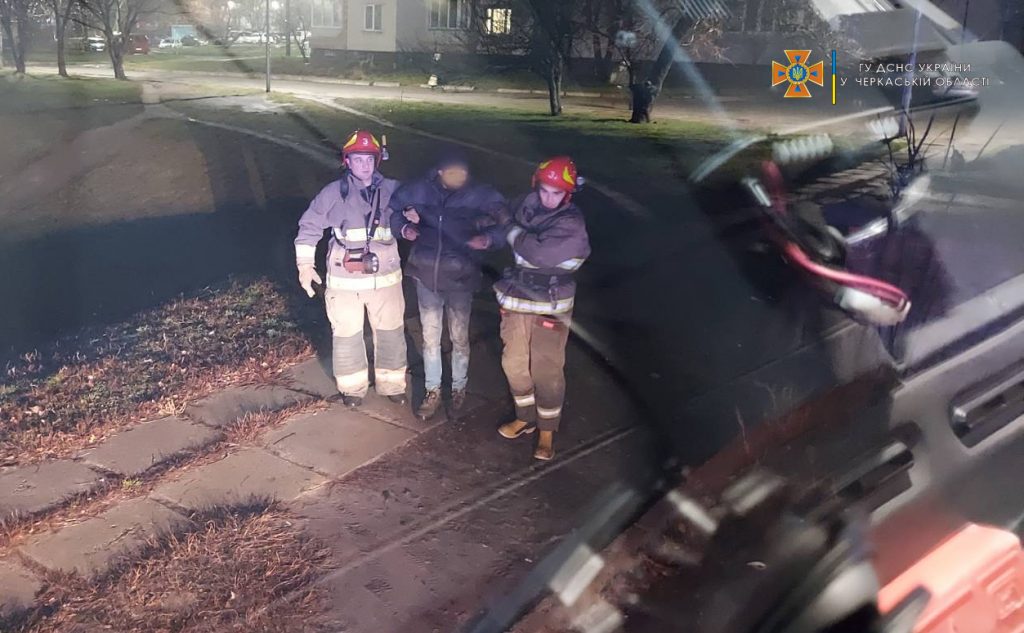 на пожежі виявили непритомного чоловіка