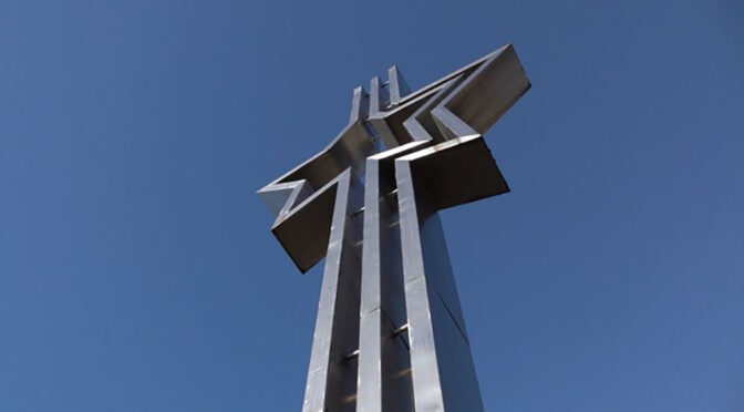 У Черкасах демонтують радянський знак у формі зірки, що розташований у сквері Сержанта Смірнова