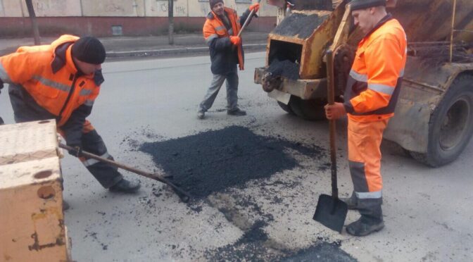 За декілька тижнів у Черкасах стартує аварійно-ямковий і поточний ремонт доріг — міський голова Анатолій Бондаренко