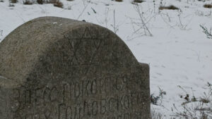 Згадуючи Голокост: Чи можна бути впевненим, що ти був би не серед конвоїрів, а тих, кого ведуть на розстріл?