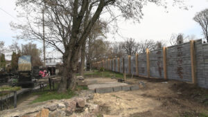 Будівництво поруч із могилами: скандал навколо цвинтаря в Черкасах загострюється