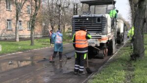 У Черкасах почали поточний ремонт дорожнього покриття на вулиці Митницькій