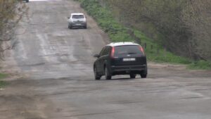 Стан об’їзної дороги Р10 залишає бажати кращого: через сильні перепади температур взимку покриття не витримало