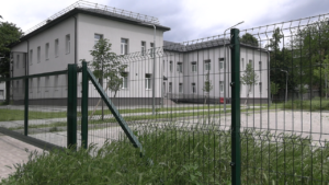 Новий шелтер на Чорновола стоїть пусткою. Журналісти Антени з’ясовують причини