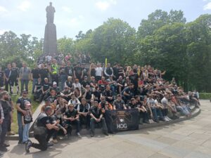 Учасники традиційного байкерського фестивалю «Тарасова гора», який щороку збирає тисячі мотоциклістів з усієї України, відвідали могилу Шевченка